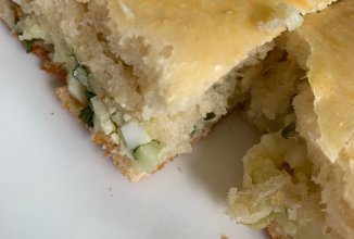 Пирог с картофелем, яйцом и зелёным луком