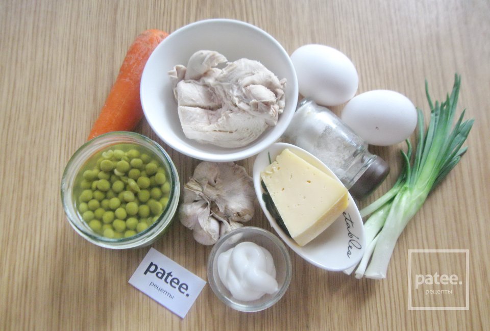 Салат с курицей, зеленым горошком и сыром - Шаг 1