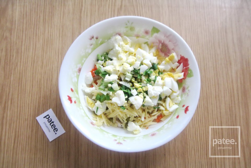 Салат с курицей, зеленым горошком и сыром - Шаг 7