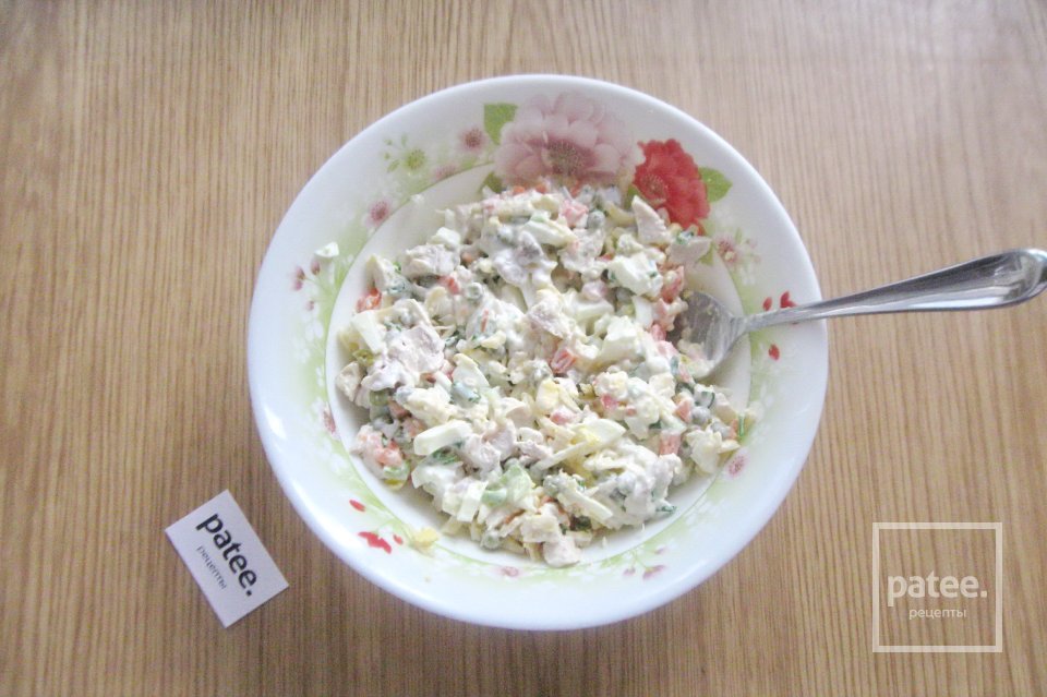 Салат с курицей, зеленым горошком и сыром - Шаг 10