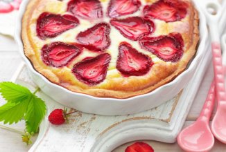 Манник с клубникой