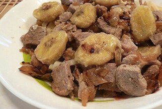 Жареная свинина с бананами