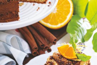 Сметанный кекс с апельсином, шоколадом и орехами