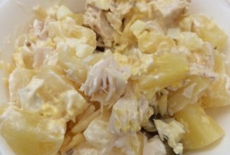 Салат с ананасами