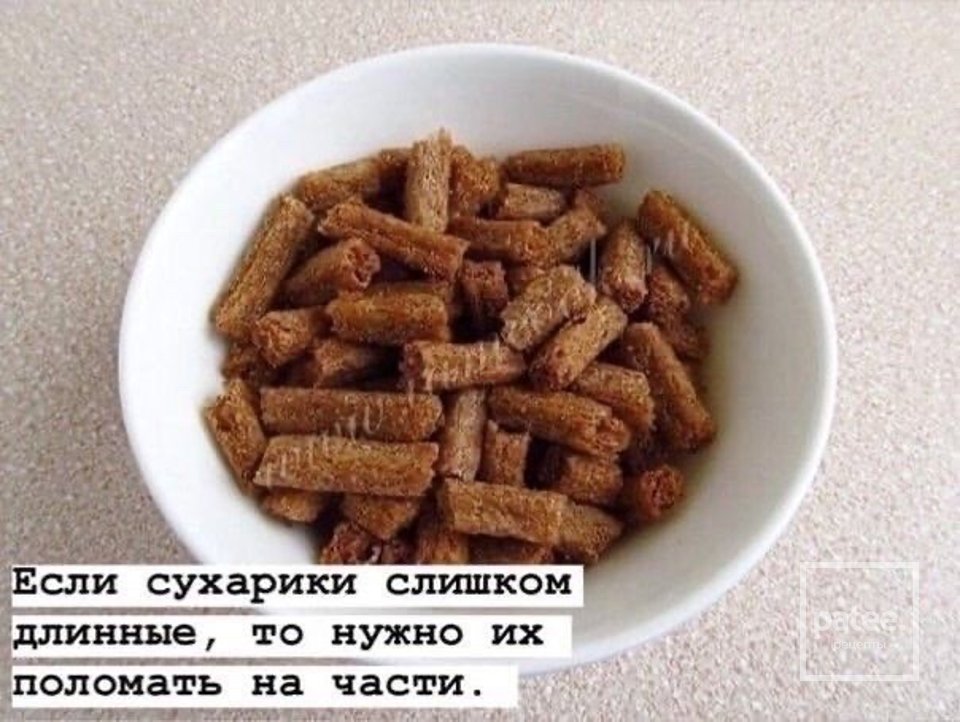 Салат с сухариками и копченой колбасой - Шаг 3