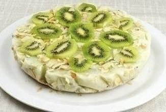 Йогуртовый низкокалорийный торт с киви и бананом