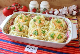 Гнезда из макарон с ветчиной