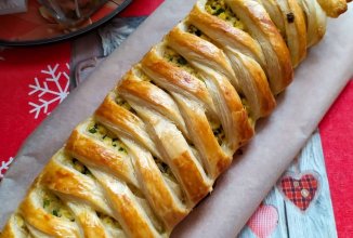 Слоёный пирог с яйцом и зелёным луком