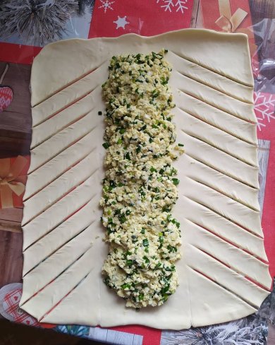 Слоёный пирог с яйцом и зелёным луком - Шаг 1