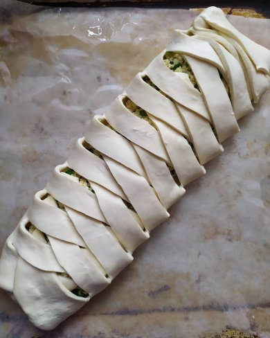 Слоёный пирог с яйцом и зелёным луком - Шаг 2