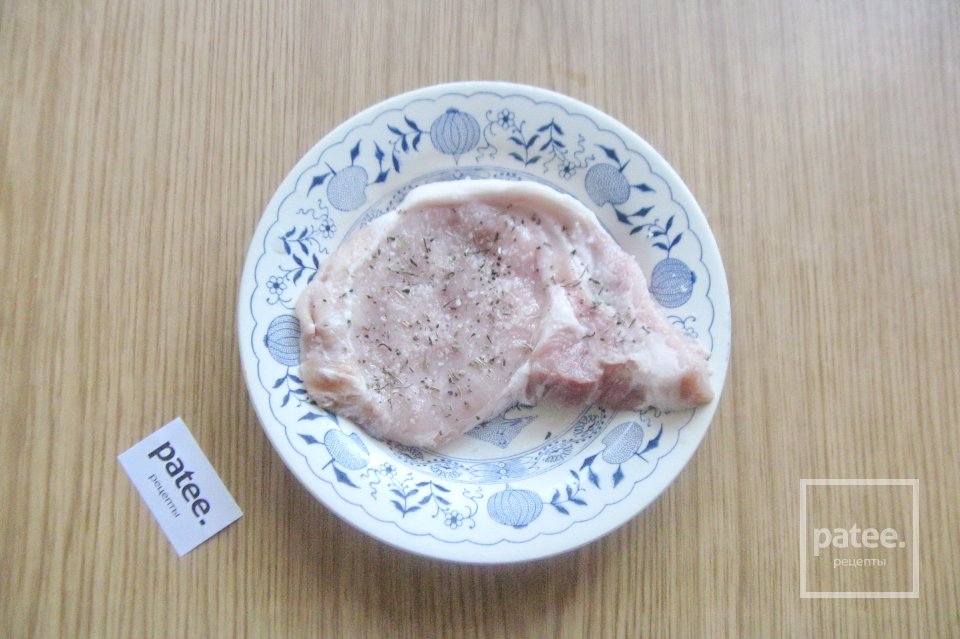 Свиная корейка с молодым картофелем в духовке - Шаг 4