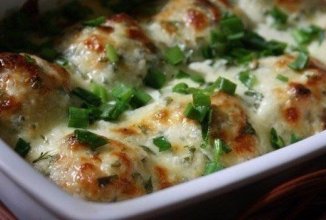 Куриные шарики в сырном соусе
