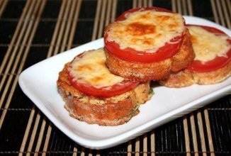 ГРЕНКИ С ПОМИДОРАМИ И СЫРОМ К ЗАВТРАКУ