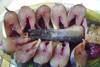 КАК САМОСТОЯТЕЛЬНО ЗАСОЛИТЬ СЕЛЕДКУ