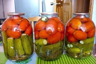 Маринованные огурцы и помидоры