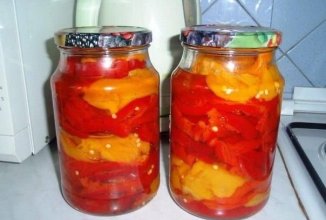 Салат из перца и помидоров в медовой заливке