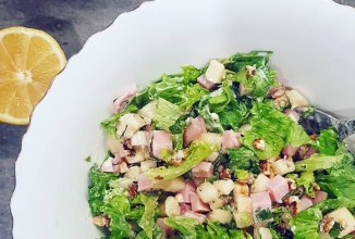 Салат из ветчины с грушей и грецким орехом