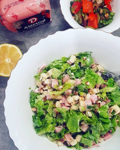 Салат из ветчины с грушей и грецким орехом