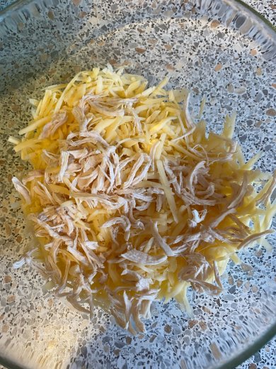 Салат с курицей и ананасами - Шаг 1