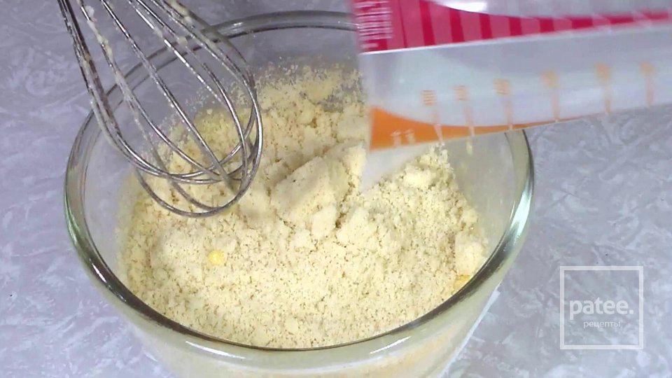 Тарт с очень нежным миндальным кремом и черной смородиной - Шаг 7