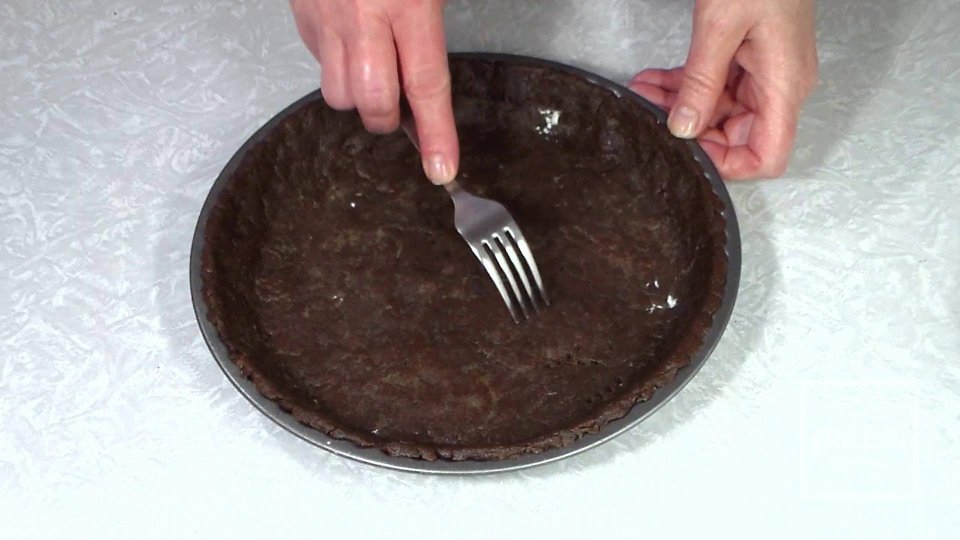 Тарт с очень нежным миндальным кремом и черной смородиной - Шаг 10