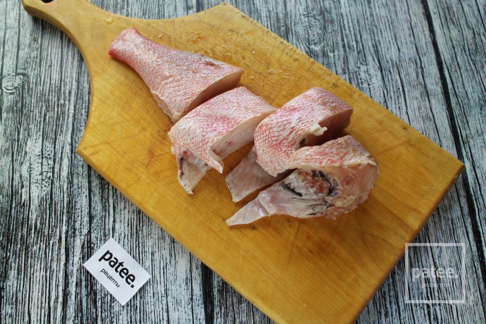 Морской окунь, тушенный с овощами в сметане - Шаг 2