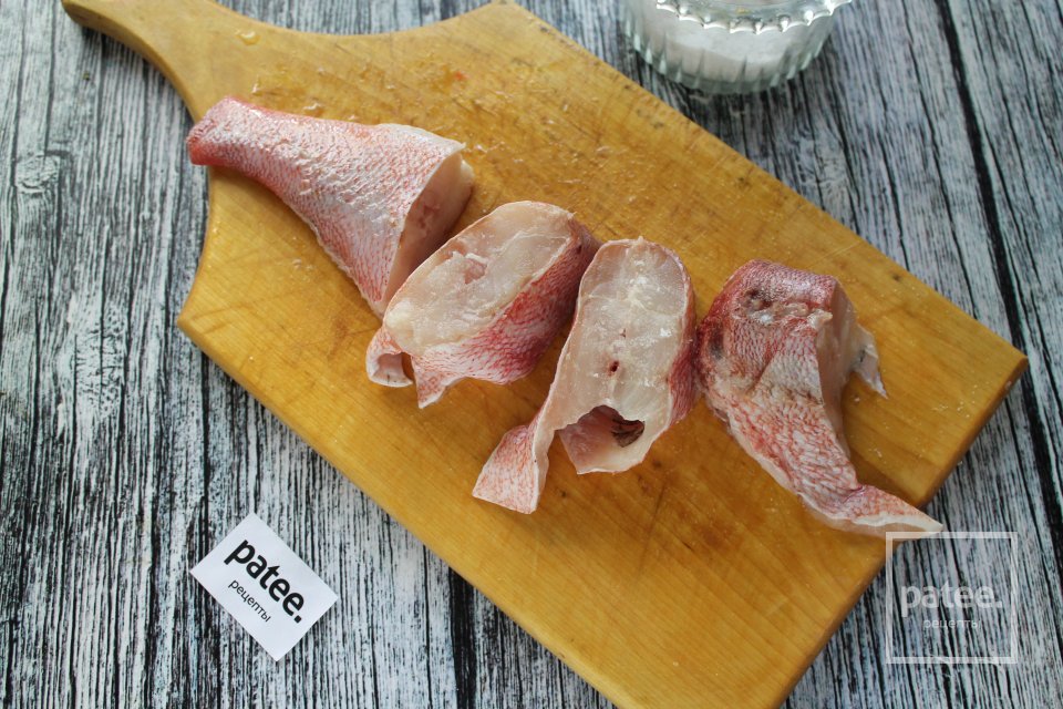 Морской окунь, тушенный с овощами в сметане - Шаг 3