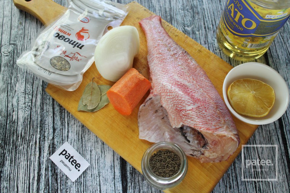 Морской окунь, тушенный с овощами в сметане - Шаг 1