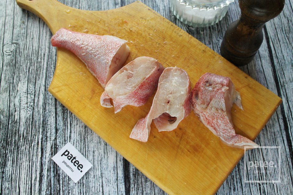 Морской окунь, тушенный с овощами в сметане - Шаг 4