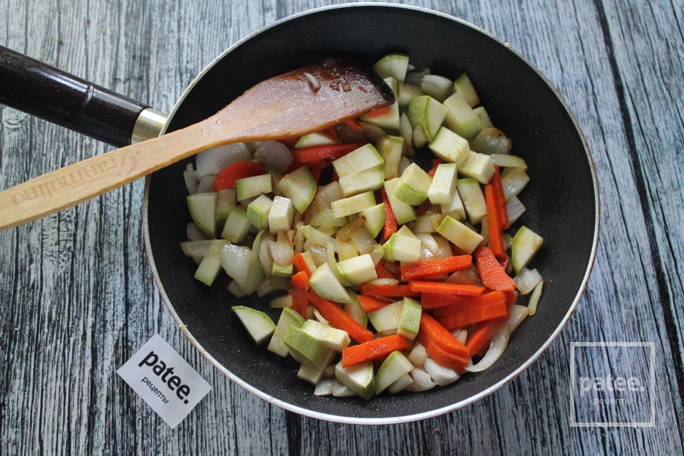 Морской окунь, тушенный с овощами в сметане - Шаг 12