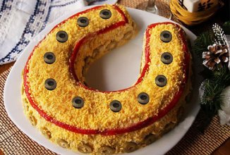 Салат "Подкова удачи"