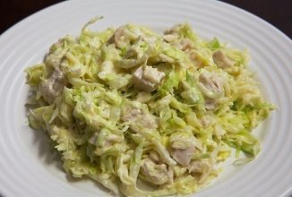 Салат из свежей капусты с курицей