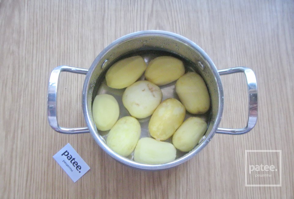 Молодой картофель с помидорами и луком - Шаг 2