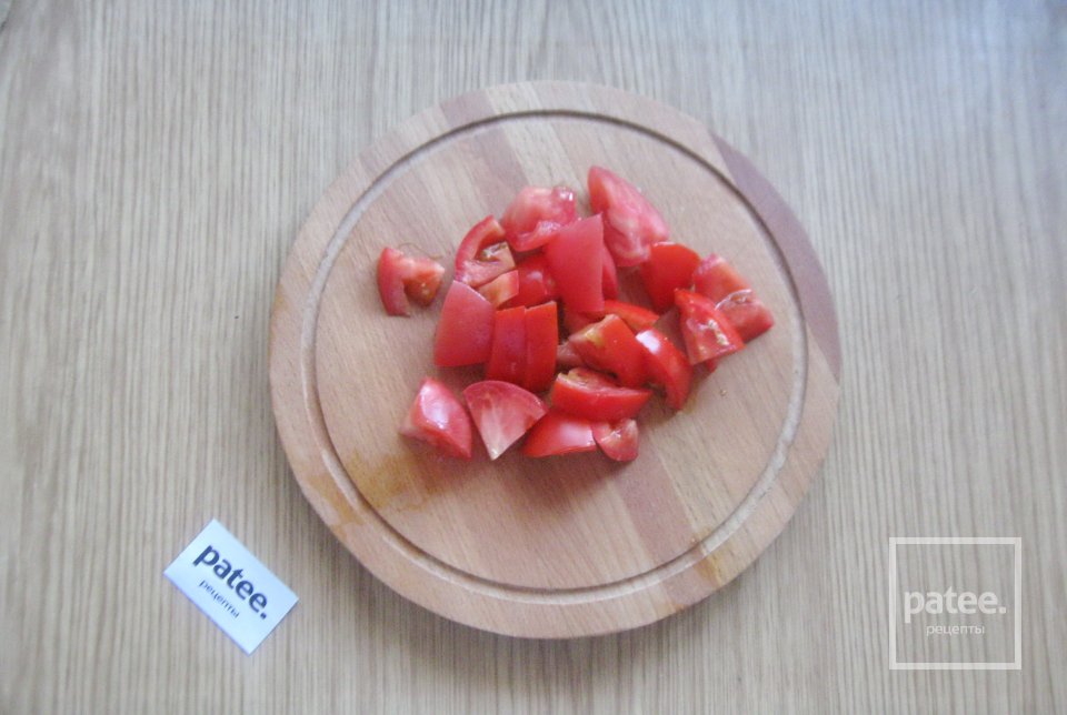 Молодой картофель с помидорами и луком - Шаг 6