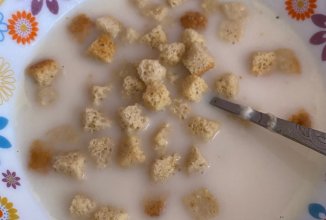 Сырный суп с сухариками