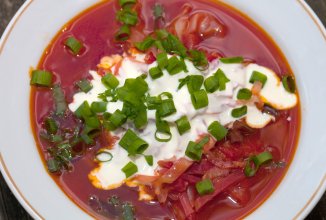 Холодный домашний борщ