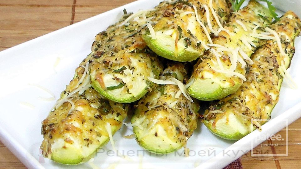 Молодые кабачки лодочки в духовке. С сыром и специями - Шаг 8