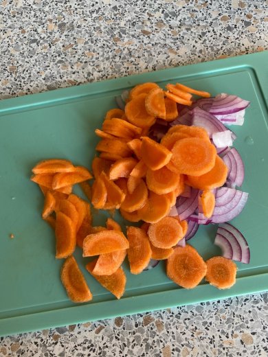 Курица с гречкой в томатном соусе в духовке - Шаг 2