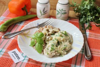 Куриное филе с грибами в сметане