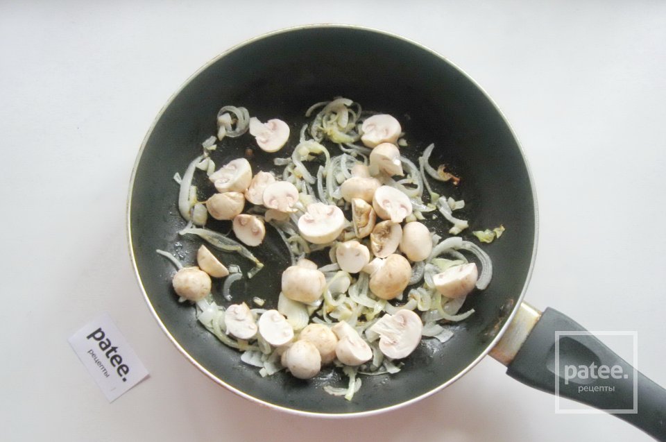 Куриное филе с грибами в сметане - Шаг 4