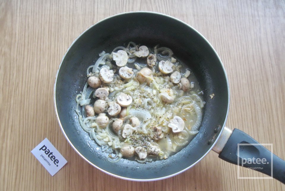 Куриное филе с грибами в сметане - Шаг 5