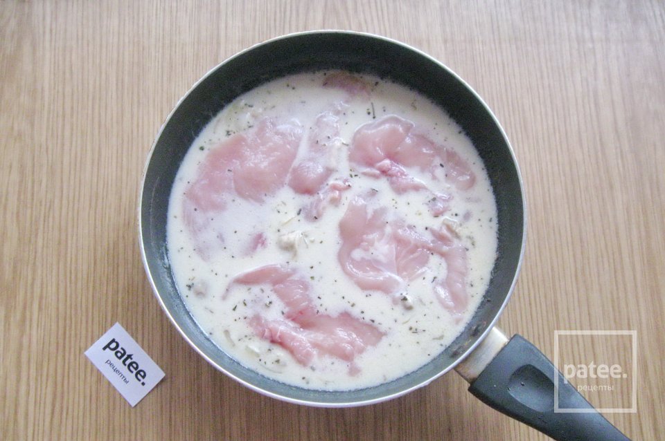 Куриное филе с грибами в сметане - Шаг 8