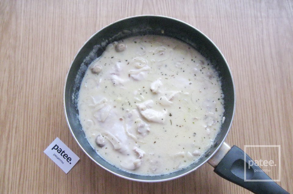 Куриное филе с грибами в сметане - Шаг 9