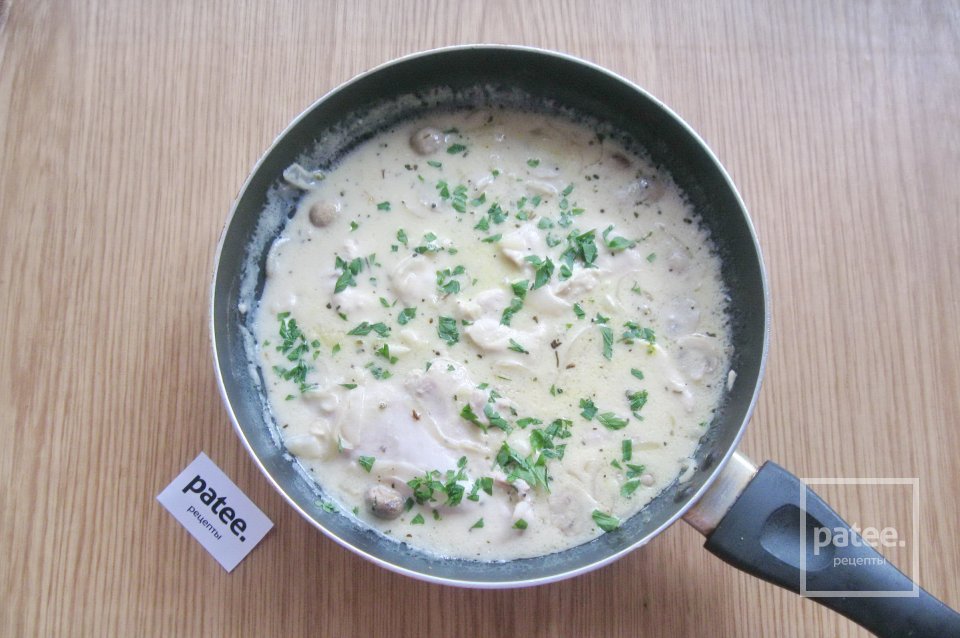 Куриное филе с грибами в сметане - Шаг 10
