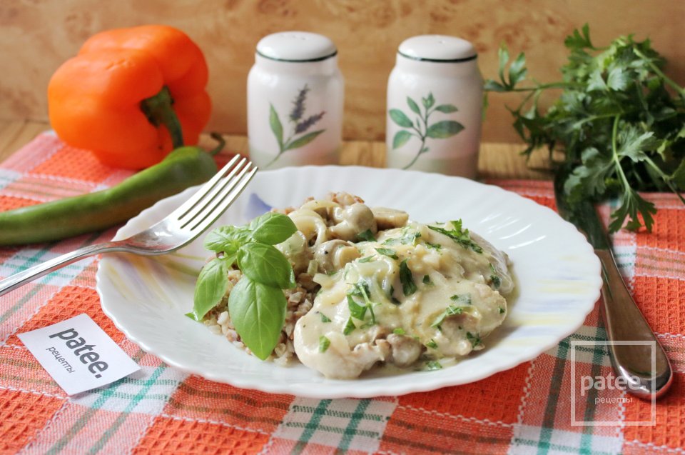 Куриное филе с грибами в сметане - Шаг 11