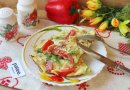 Омлет с  лавашом и помидорами