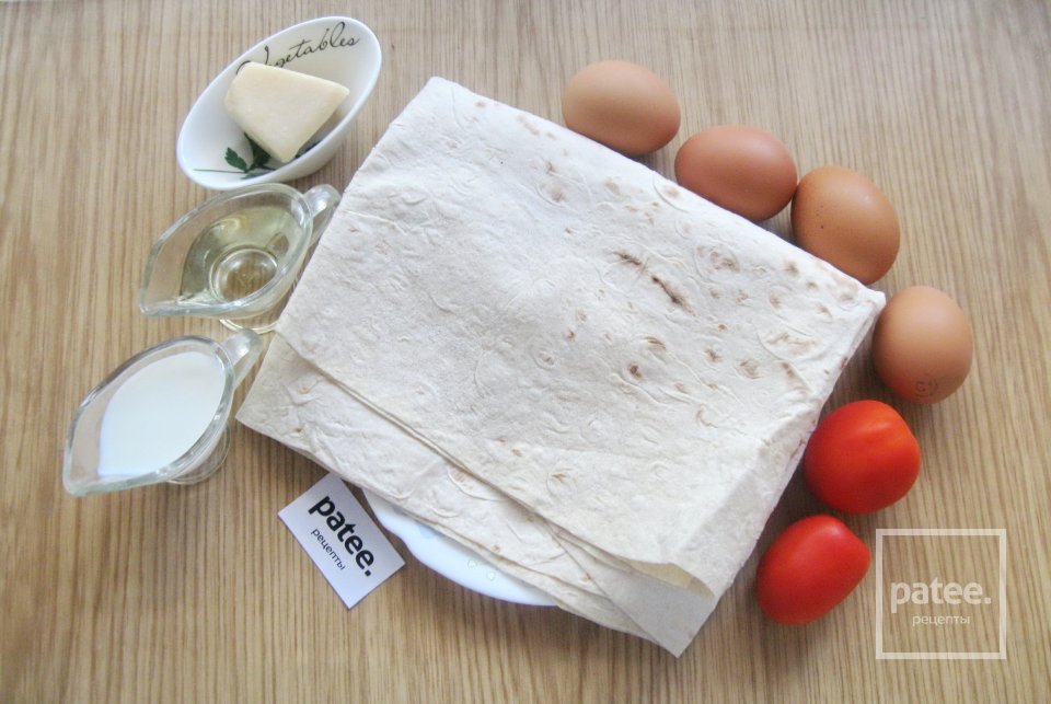 Омлет с  лавашом и помидорами - Шаг 1