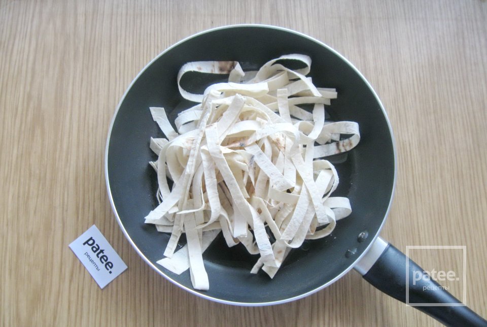 Омлет с  лавашом и помидорами - Шаг 8