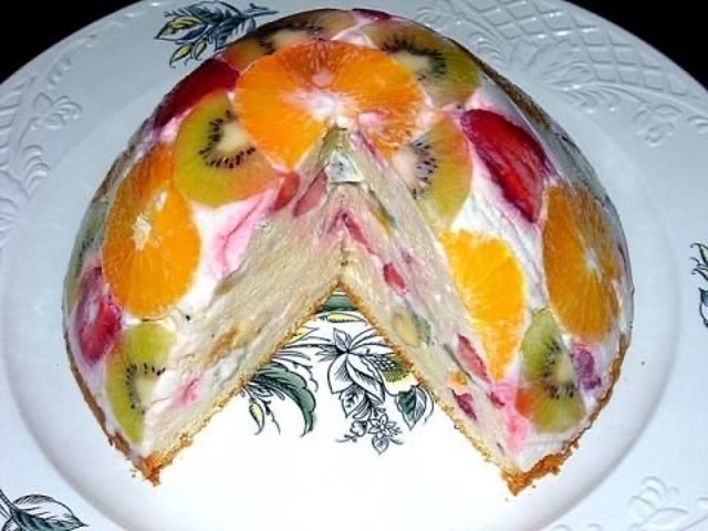 Торт без выпечки с фруктами