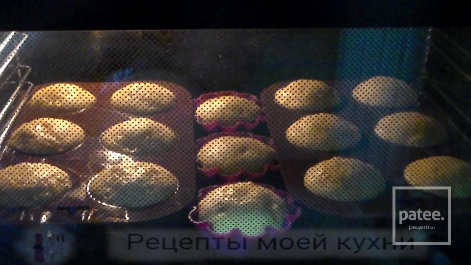 Простые кексы к чаю. Со свежими персиками - Шаг 9